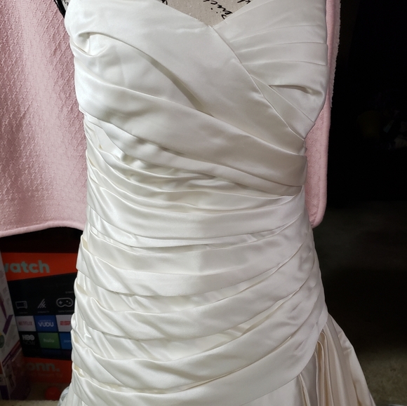Wedding Dress - Picture 4 of 8